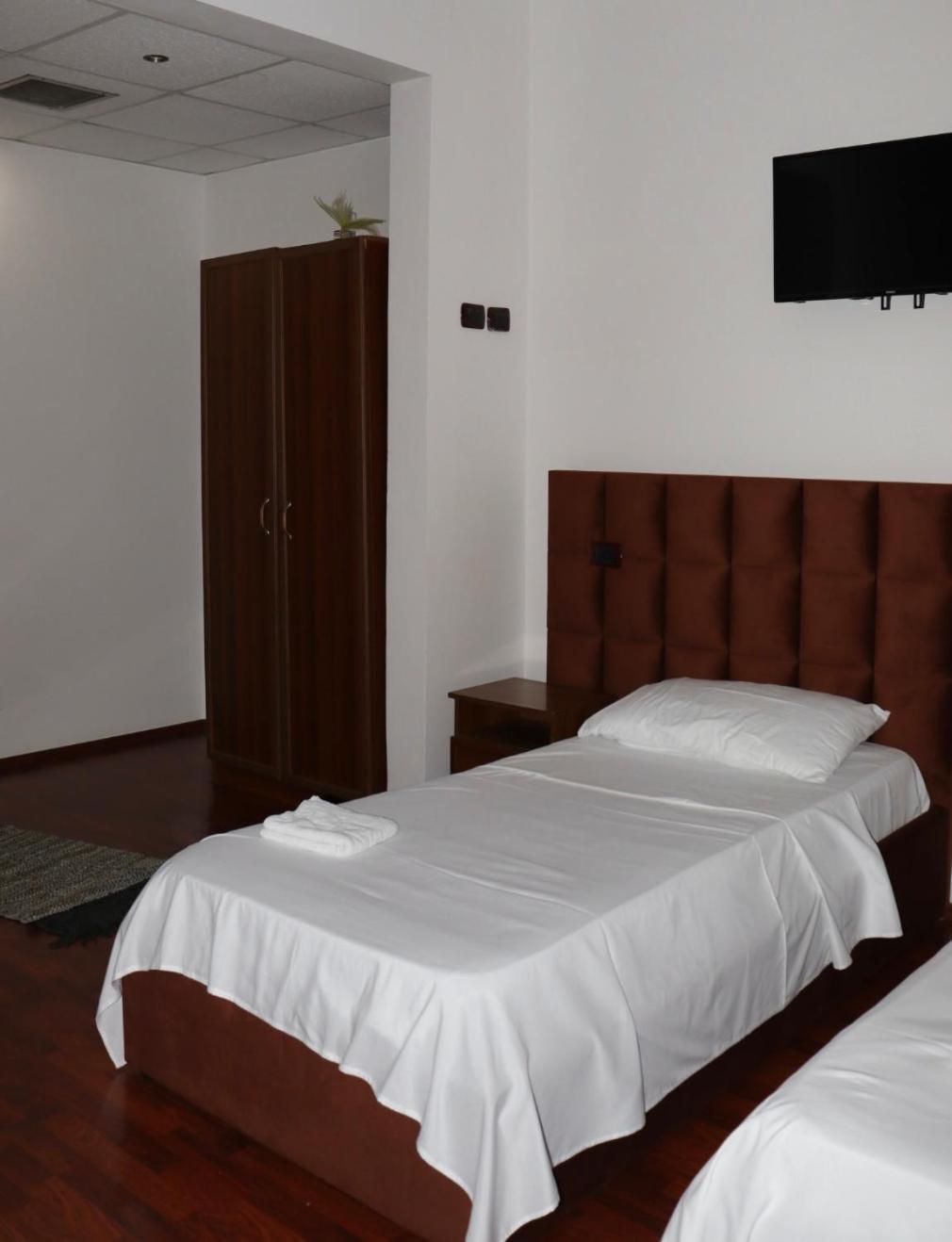 Grand Hotel Крує Екстер'єр фото